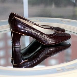Vintage Delman Crocodile Leather/Gold Smile Pump
